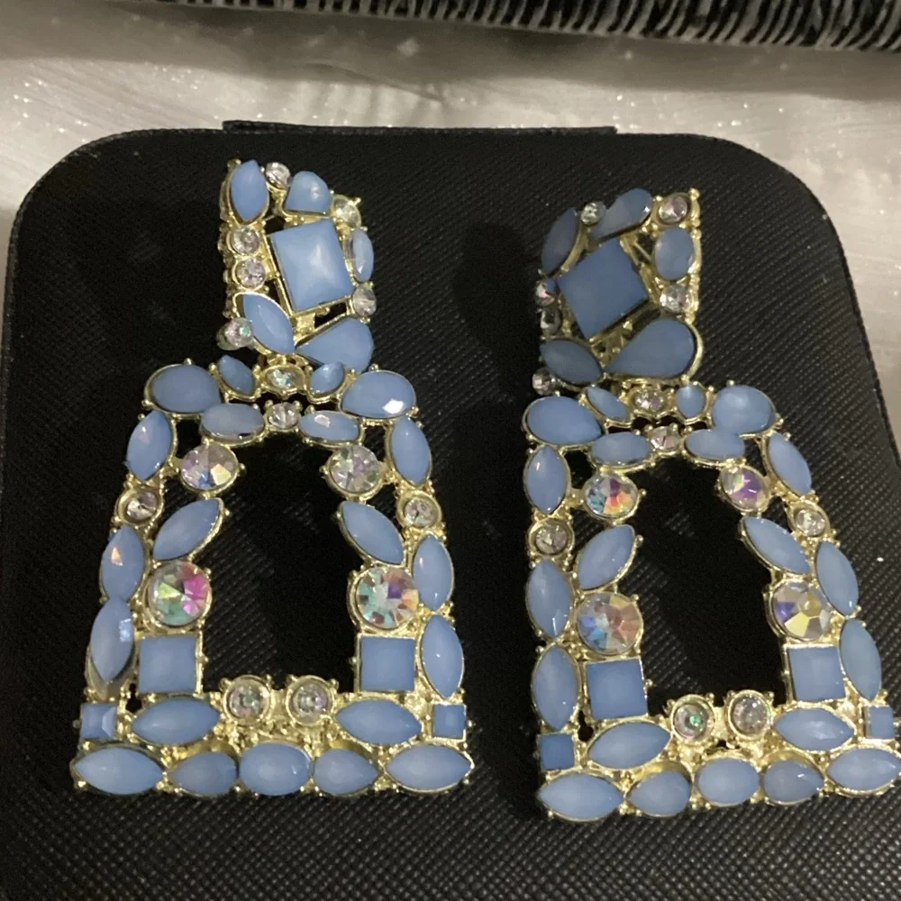 🌸Periwinkle Blue Resin crystal Geometric Earrings - Picture 3 of 16
